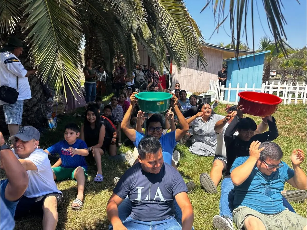 Familias y jóvenes de Punto de Gracia conviviendo al aire libre
